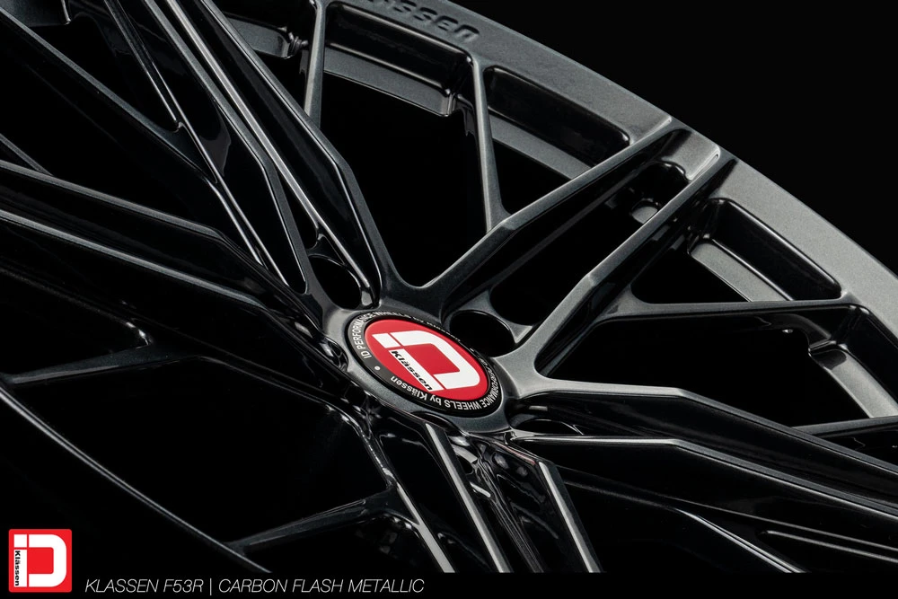 KlasseniD F53R custom finished to the C8 Corvette Carbon Flash Metallic finish.