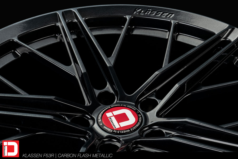 KlasseniD F53R custom finished to the C8 Corvette Carbon Flash Metallic finish.
