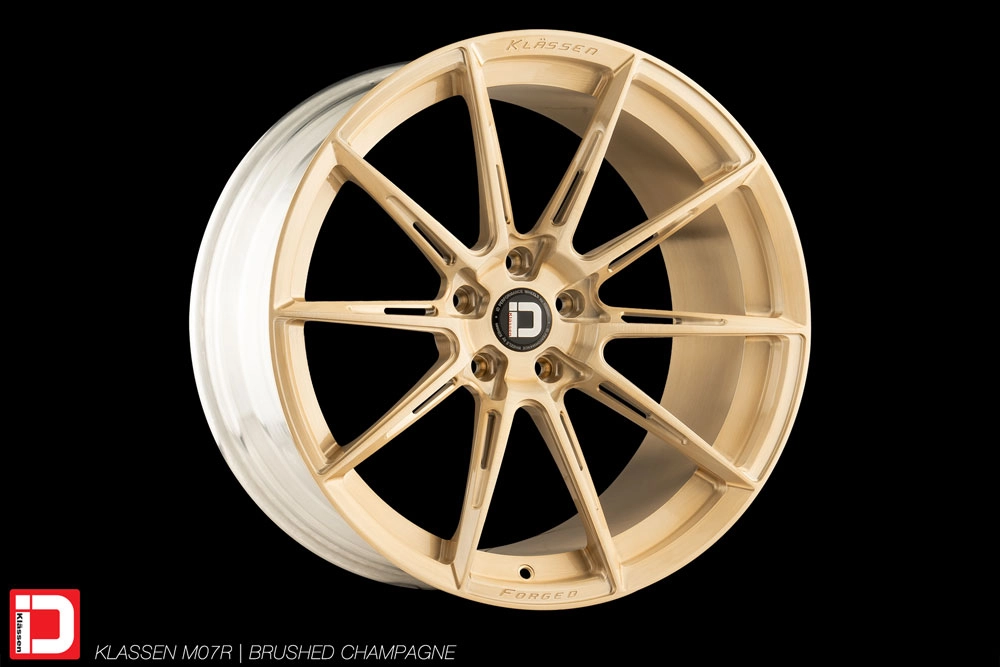 KlasseniD M07R forged monoblock in a Brushed Champagne finish.