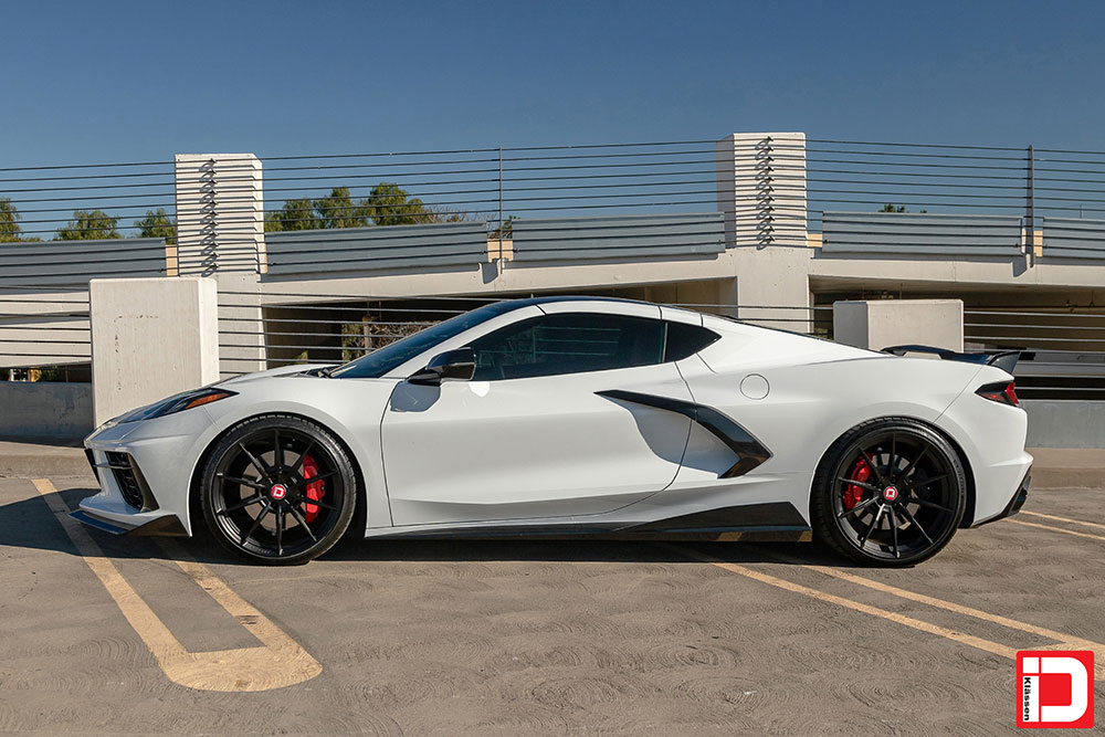 Chevrolet C8 Corvette on the Klassen iD M58R in the Matte Black finish