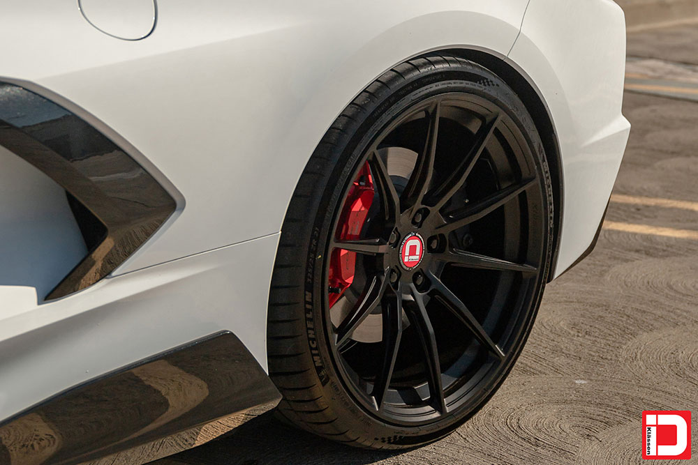Chevrolet C8 Corvette on the Klassen iD M58R in the Matte Black finish