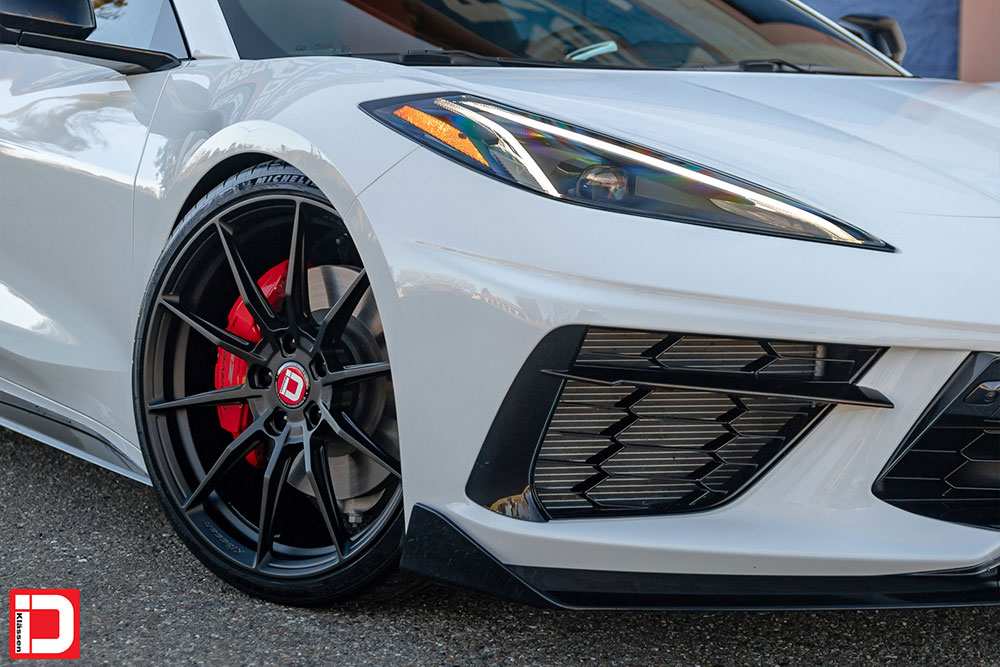 Chevrolet C8 Corvette on the Klassen iD M58R in the Matte Black finish