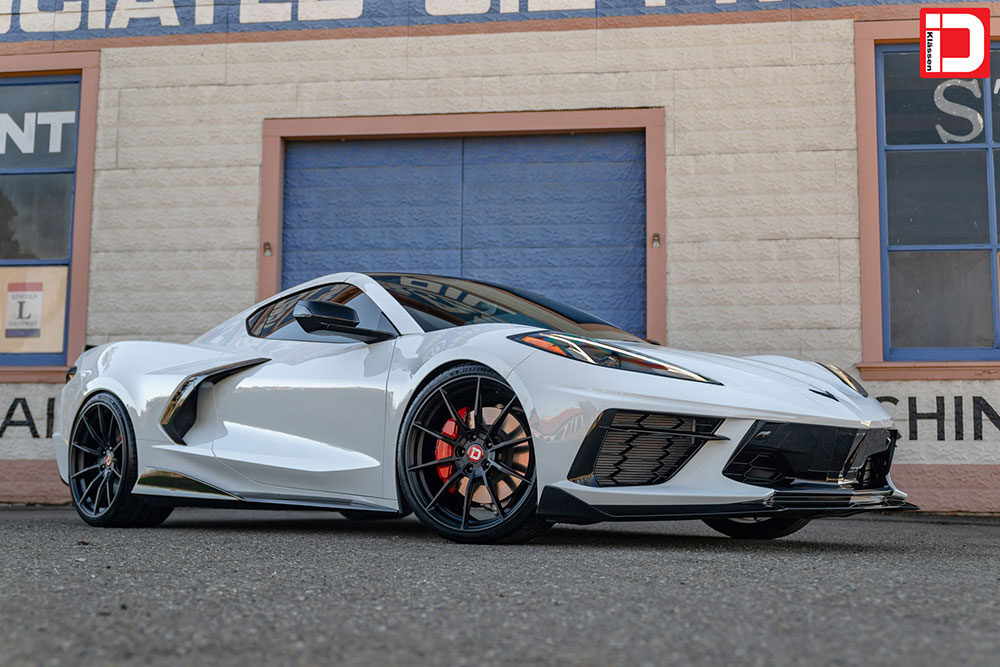 Chevrolet C8 Corvette on the Klassen iD M58R in the Matte Black finish