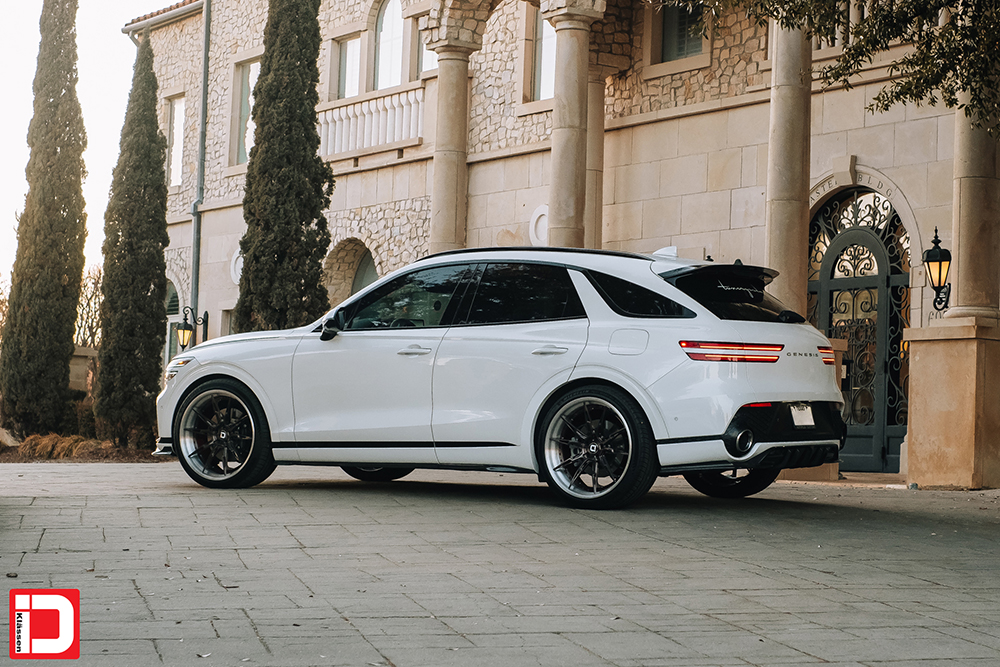 Genesis GV70 on our KlasseniD Wheels CS08R in Brushed Black Chrome with Brushed Clear Lip and Black Cherry Hardware.