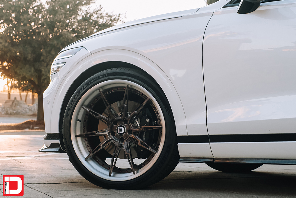 Genesis GV70 on our KlasseniD Wheels CS08R in Brushed Black Chrome with Brushed Clear Lip and Black Cherry Hardware.