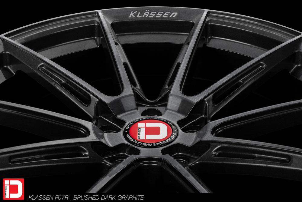 KlasseniD F07R Form+ wheels in the standard Brushed Dark Graphite finish.